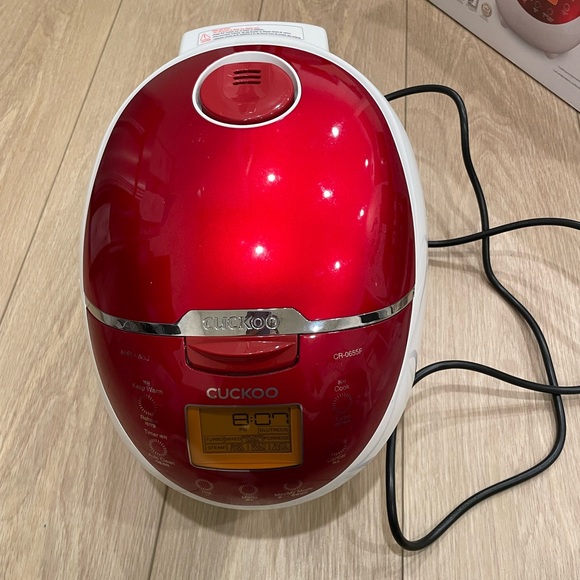 Cuckoo Red Rice Cooker - Picture 1 of 4